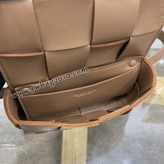 Bottega veneta高端女包 KF0015焦糖色 寶緹嘉CAEESTTE腰包 BV經典款手工編織手包腰包胸包斜挎包  gxz1211